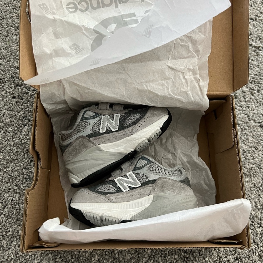 *NEW* Infant New Balance 990v6